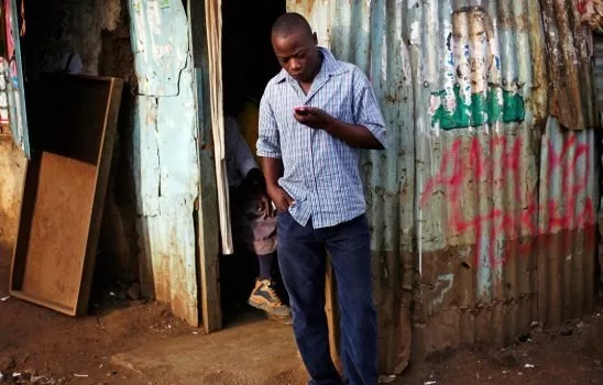 تأثیر هوش مصنوعی بر فقر