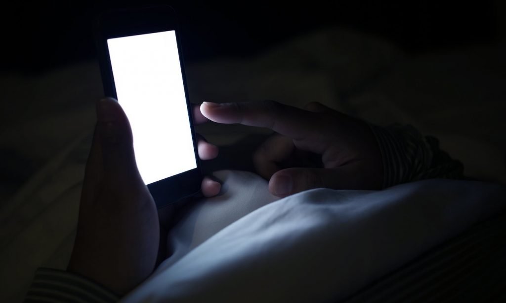 تأثیر موبایل بر خواب
