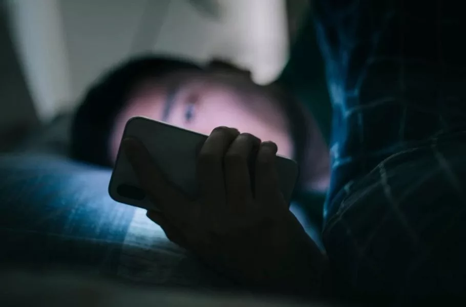 تأثیر موبایل بر خواب