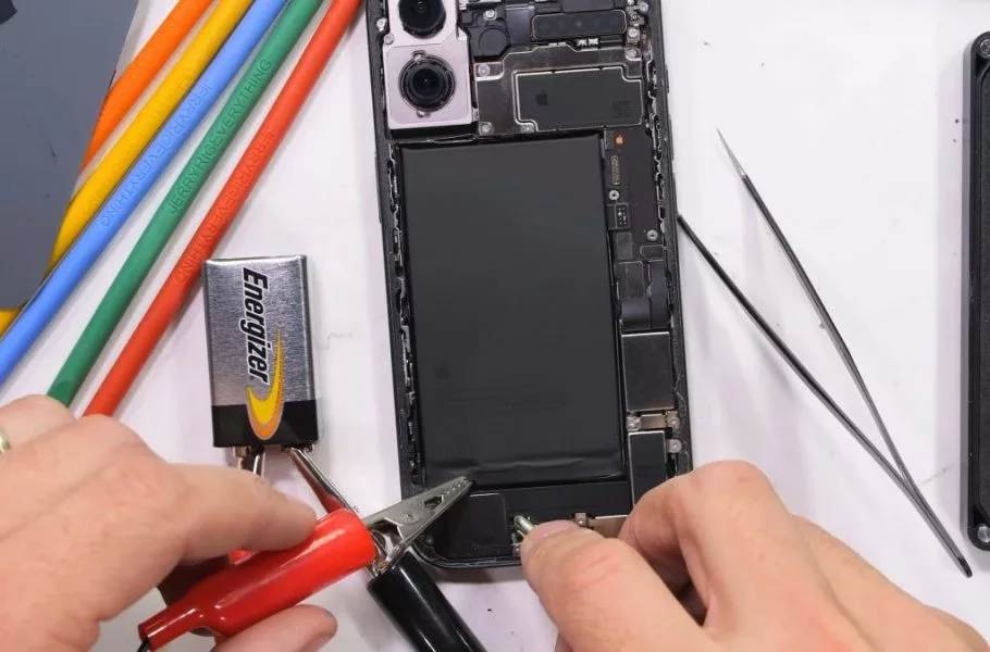 کالبدشکافی آیفون 17