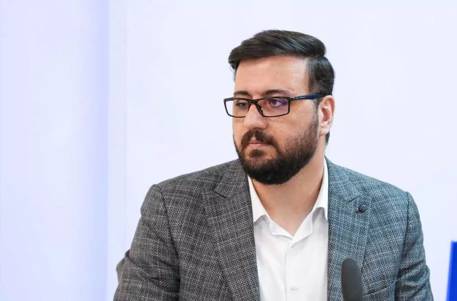 مهدی خدادادی، مدیرعامل دکتر ساینا