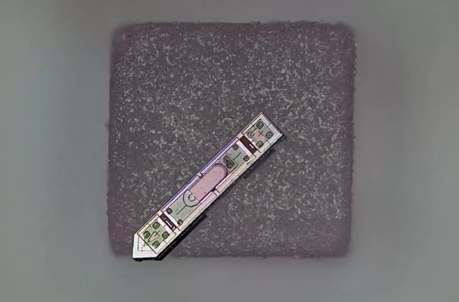 ایمپلنت برای بررسی فعالیت‌های مغز