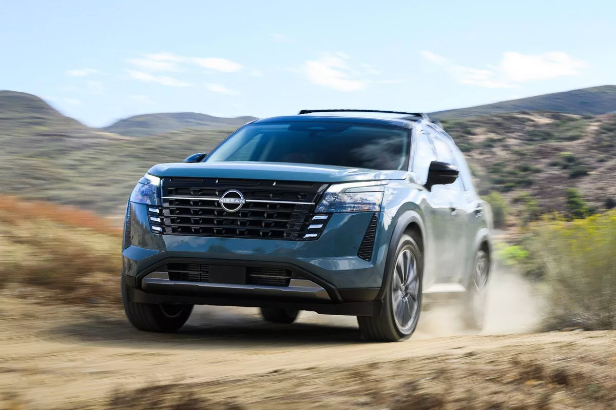 نیسان پث‌فایندر فیس‌لیفت ۲۰۲۶ معرفی شد؛ ظاهر تهاجمی و کابین دیجیتال با همان موتور قبلی