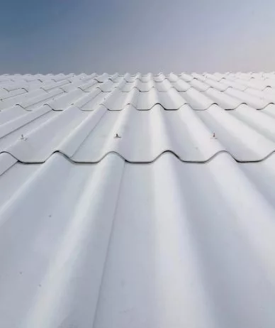 پوشش سقف برای برداشت آب و دفع نور خورشید