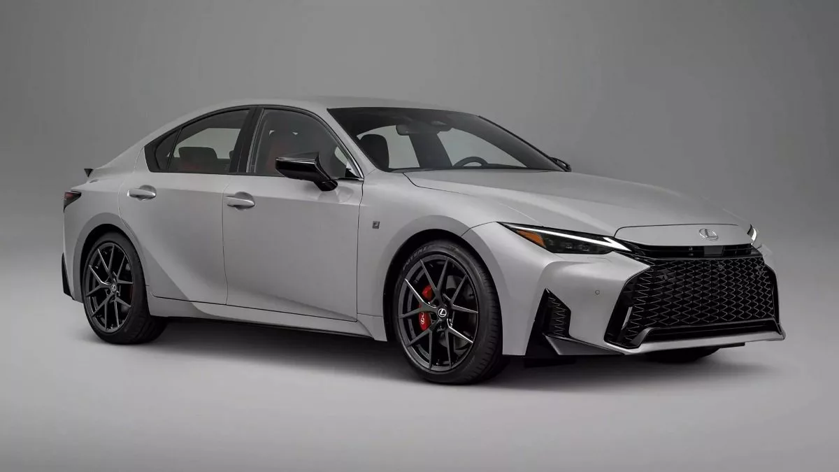 لکسوس IS مدل ۲۰۲۶ به بازار آمد؛ عرضه تنها با موتور ۶ سیلندر تنفس طبیعی