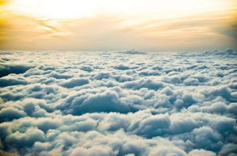 تصویری از بالای ابرها