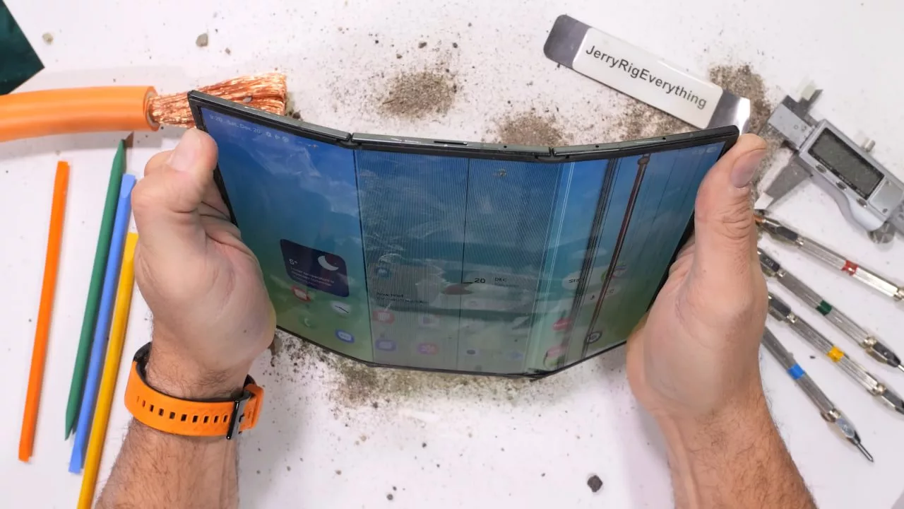 تست مقاومت گلکسی Z TriFold منتشر شد؛ گوشی تاشو سه‌تکه سامسونگ چقدر دوام می‌آورد؟ [تماشا کنید]