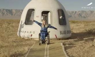 سفر اولین فرد معلول به فضا با بلو اوریجین