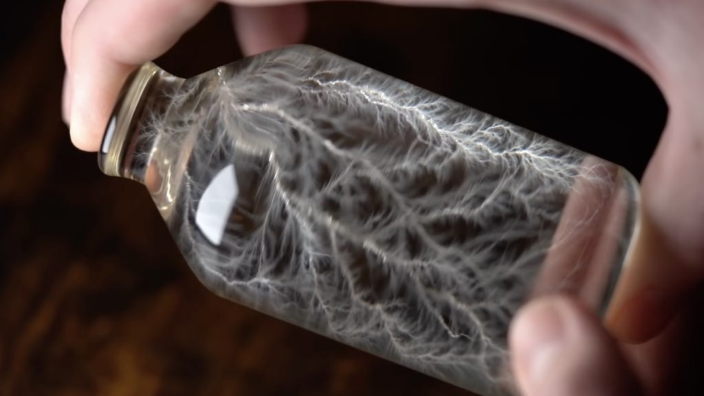 رعدوبرق درون بطری