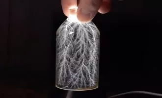 رعدوبرق درون بطری