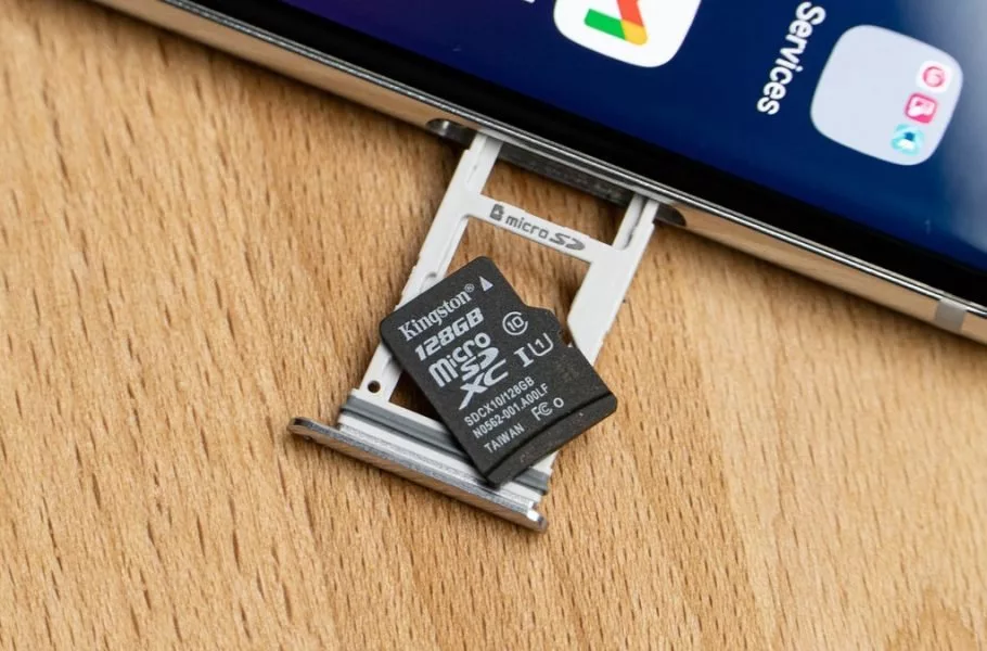 بازگشت احتمالی درگاه کارت microSD
