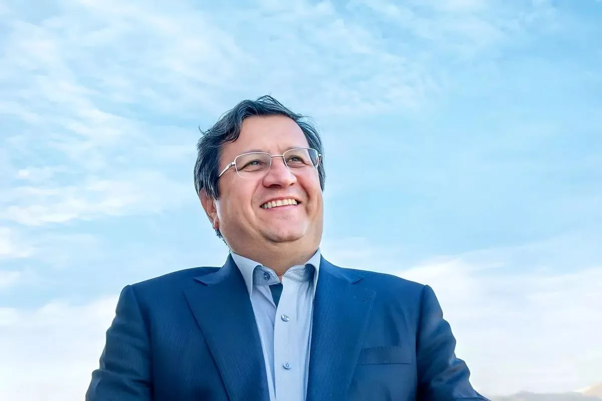 شعار‌های همتی پس از بازگشت مجدد به بانک مرکزی؛ از ساماندهی بازار ارز تا ایجاد ثبات اقتصادی 