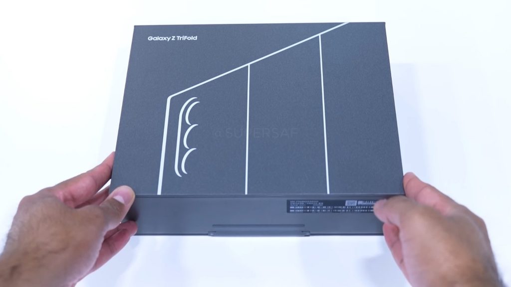 گلکسی زد TriFold