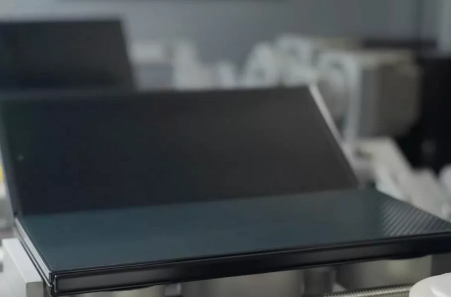 بررسی مقاومت نمایشگر گلکسی زد TriFold