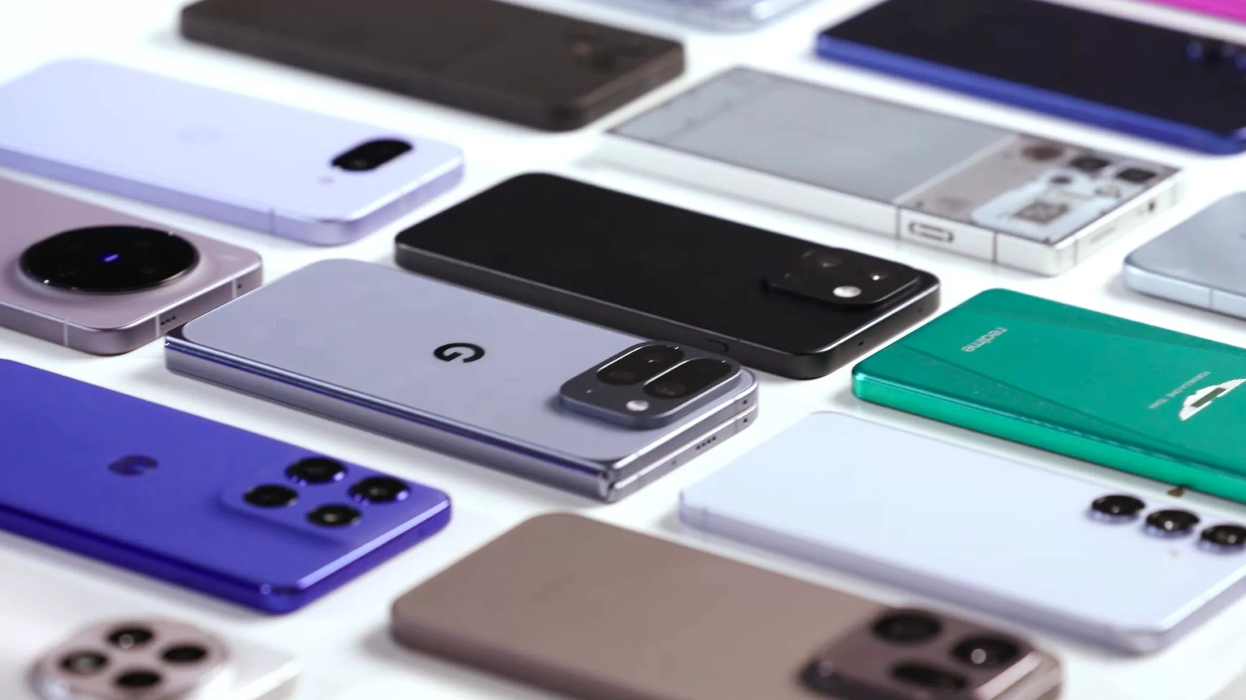 بهترین گوشی‌های هوشمند 2025 از نظر یوتوبر معروف MKBHD مشخص شدند