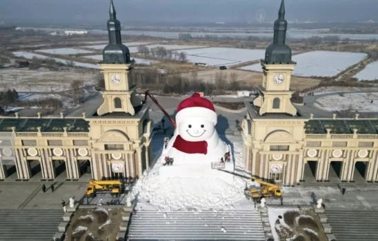 بزرگ‌ترین آدم برفی 2025