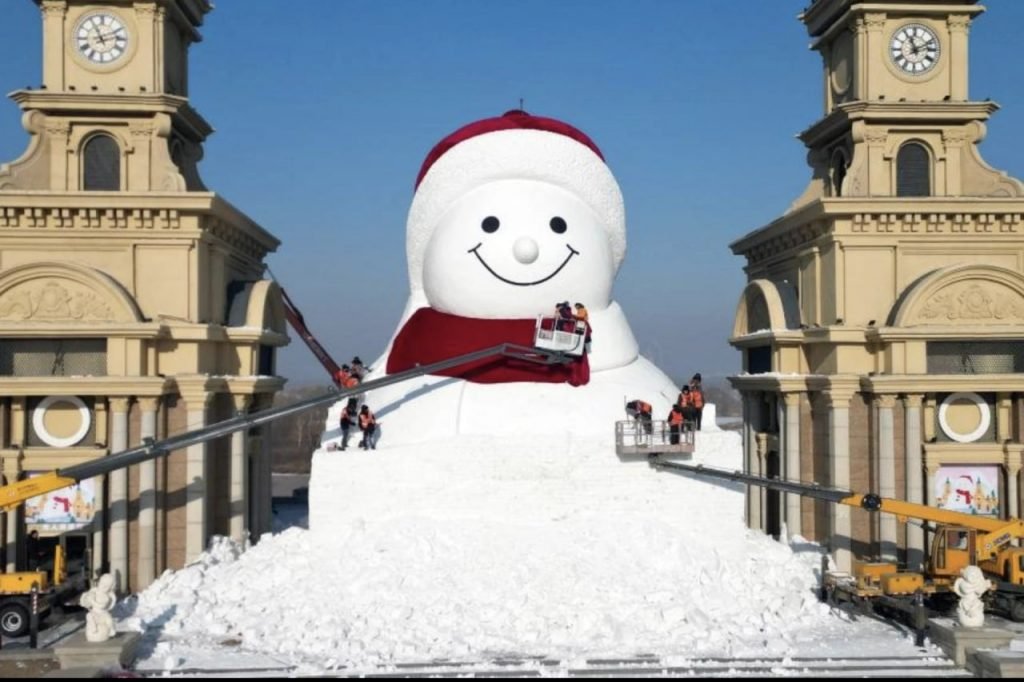 آدم برفی ساخته شده در شهر هاربین چین