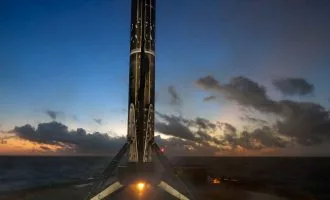 بوستر فالکون ۹