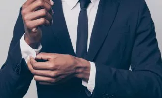 کارمند کت‌شلواری