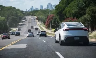 آزمایش روبوتاکسی ایلان ماسک