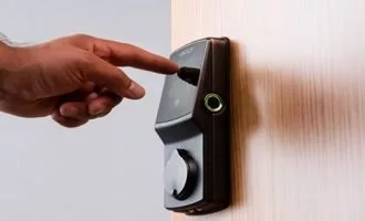 قفل بیومتریک چیست