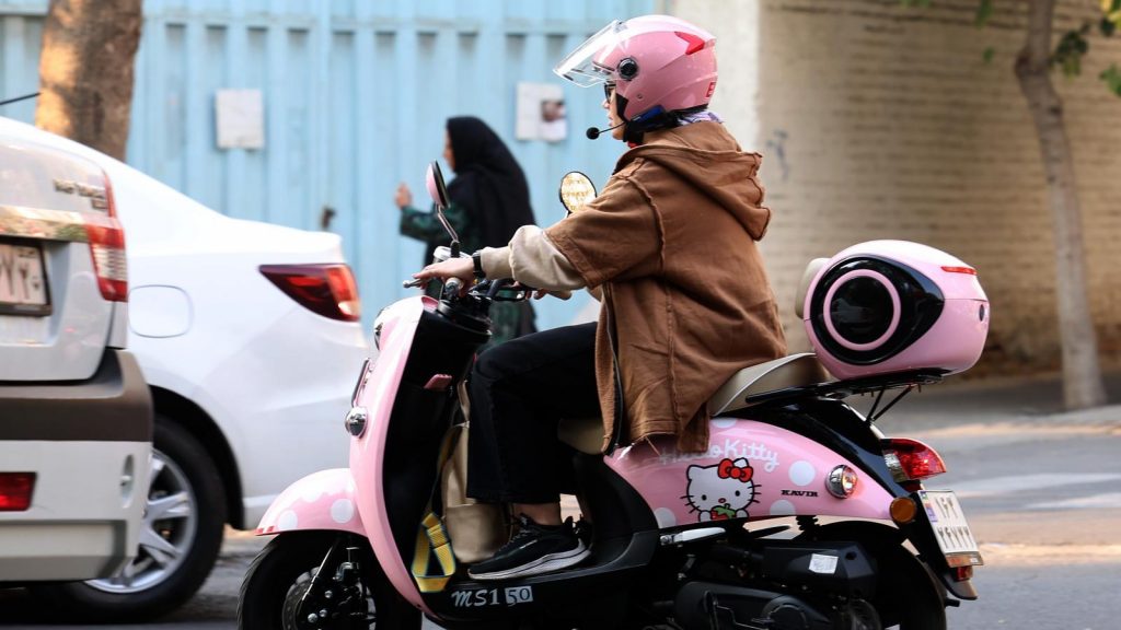 گواهینامه موتورسیکلت بانوان