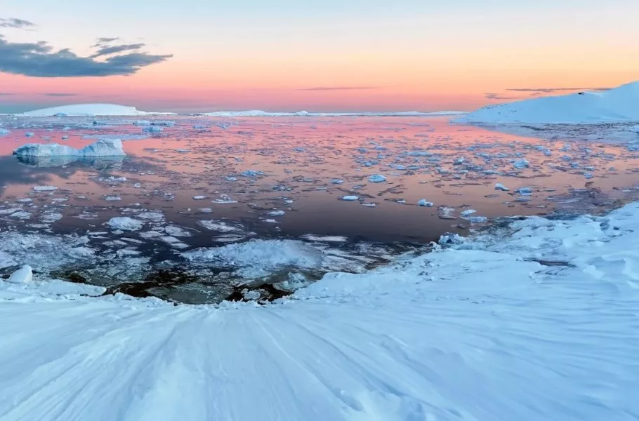 بزرگ‌تر‌شدن حفره گرانشی قطب جنوب