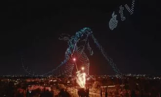 نمایش پهپادی سریال Monarch