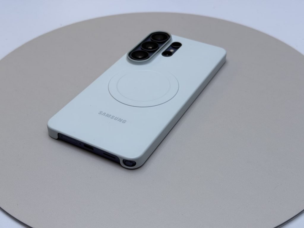 سامسونگ از پاوربانک مغناطیسی جدیدی مجهز به استند برای سری گلکسی S26 رونمایی کرد