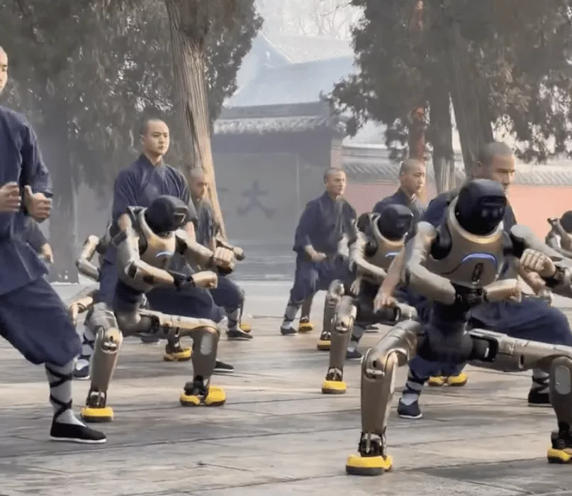 حرکات رزمی ربات‌های انسان‌نما در معبد شائولین