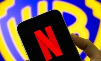 تحقیق درباره خرید استودیوهای برادران وارنر توسط نتفلیکس