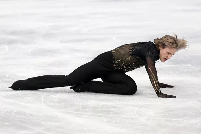 سر خوردن روی زمین در حین ورزش