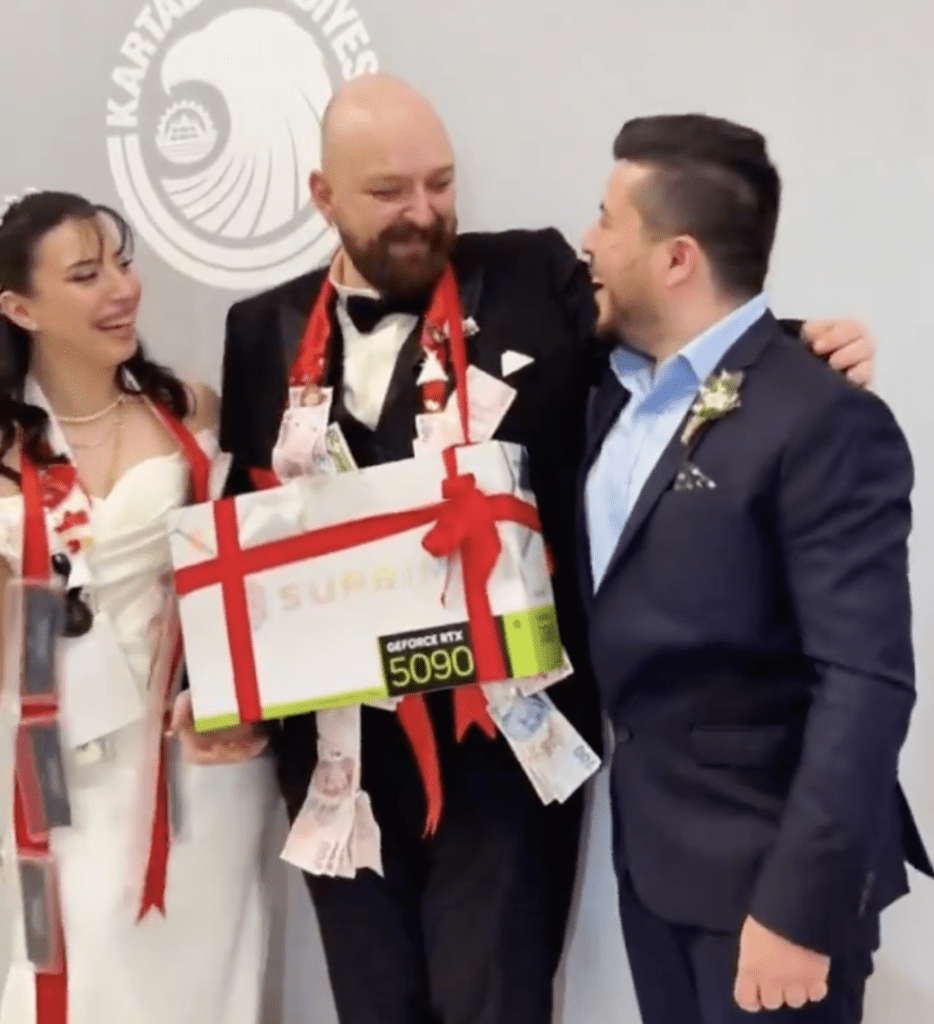 هدیه عروسی کارت گرافیک در ترکیه