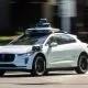 بستن درب تاکسی‌های رباتیک Waymo توسط پیک‌های غذا