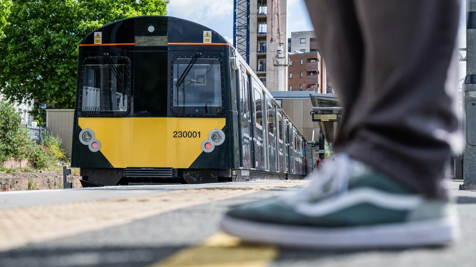 اولین قطار تمام برقی مجهز به باتری بریتانیا شروع به فعالیت کرد