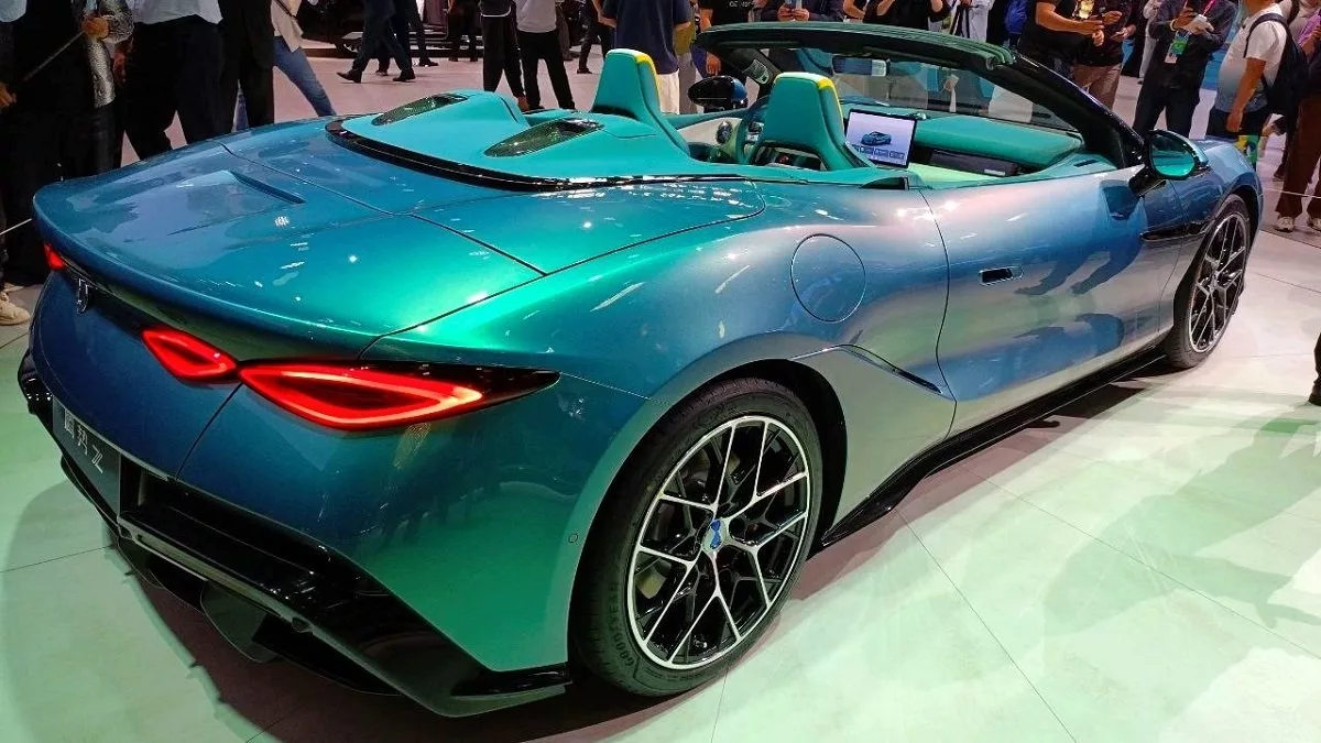 بی&zwnj;وای&zwnj;دی دنزا Z