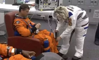 آیفون در مأموریت آرتمیس ۲