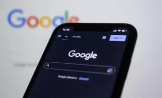 پاسخ‌های اشتباه AI Overviews در بخش جستجوی گوگل