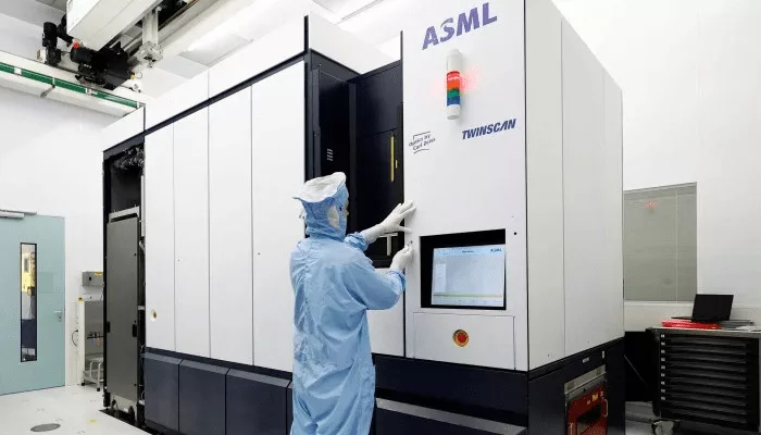آمریکا در پی فلج‌کردن زنجیره ساخت تراشه چین؛ ممنوعیت DUV ASML در دستور کار قرار گرفت