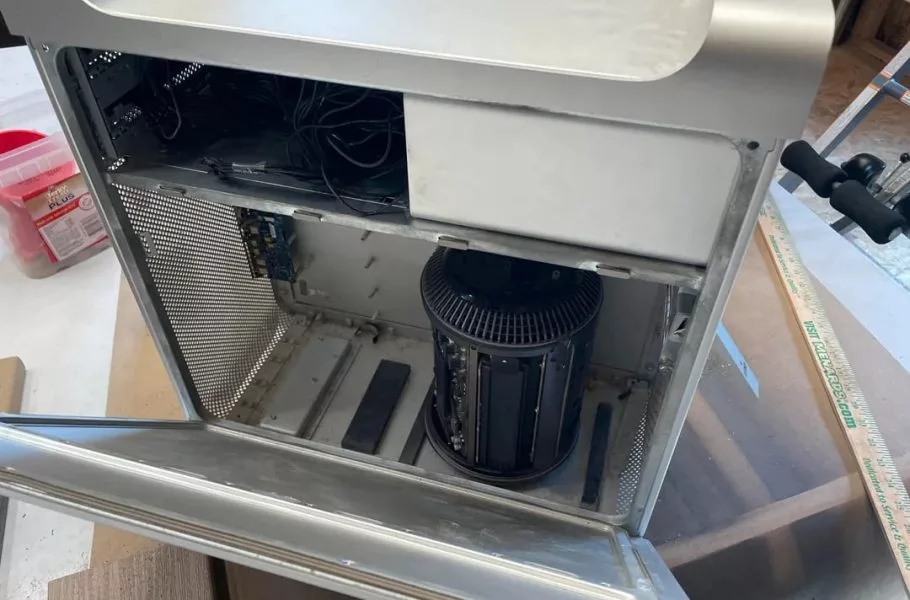 ماجرای عجیب خرید کامپیوتر اپل؛ مک پرو 2013 درون کیس مک پرو 2010 پیدا شد!