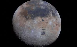 مشاهده رنگ ماه در مأموریت آرتمیس ۲