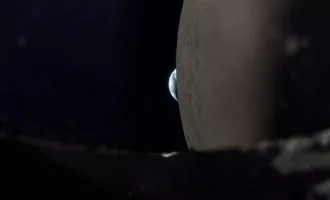 ماه و زمین در فضا