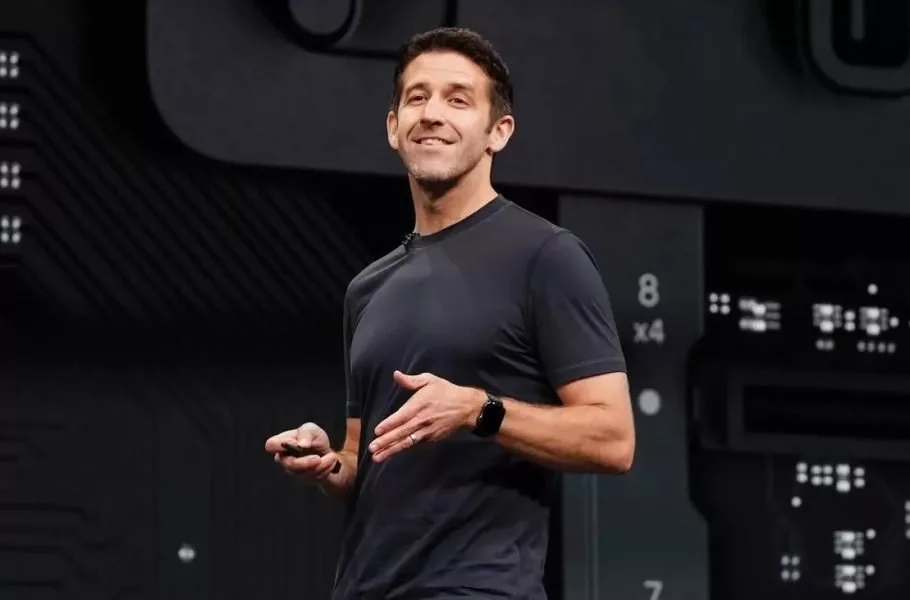 جان ترنوس، مدیرعامل جدید اپل کیست؟