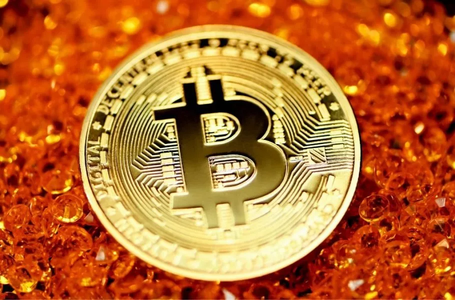 قیمت بیت‌کوین به زیر ۷۷ هزار دلار سقوط کرد