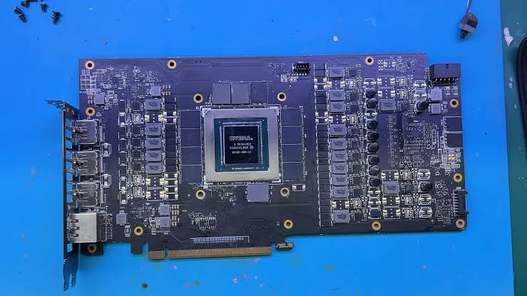 روش جدید کلاهبرداری در بازار سختافزار: فروش RTX 4090 با تراشه پلاستیکی! کارت گرافیک RTX 4090 فیک