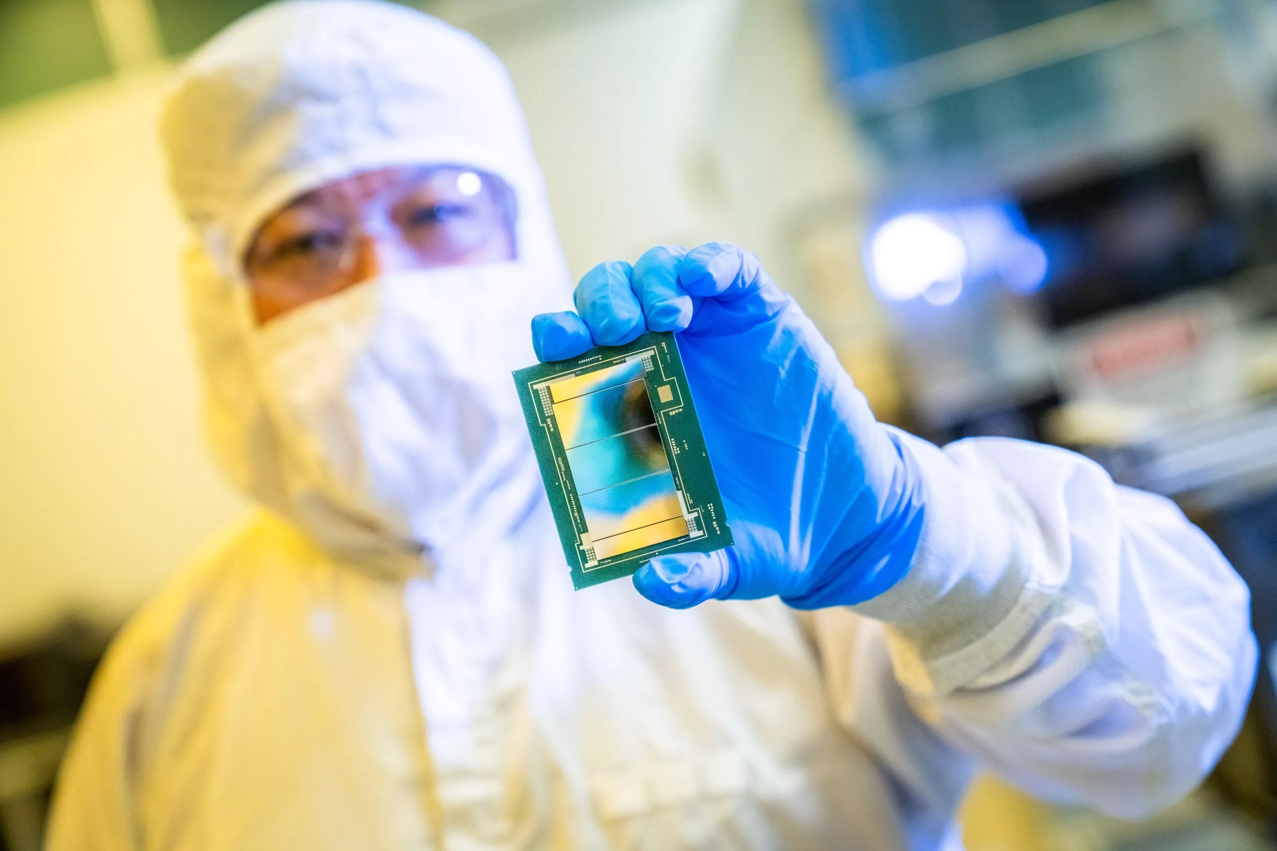 اینتل ۵ میلیارد یورو در کارخانه ایرلند خود سرمایه‌گذاری کرد؛ افزایش تولید با فناوری Intel 3