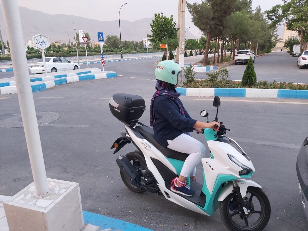 گواهینامه موتورسیکلت زنان