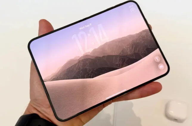 نمایشگر آیفون Duo