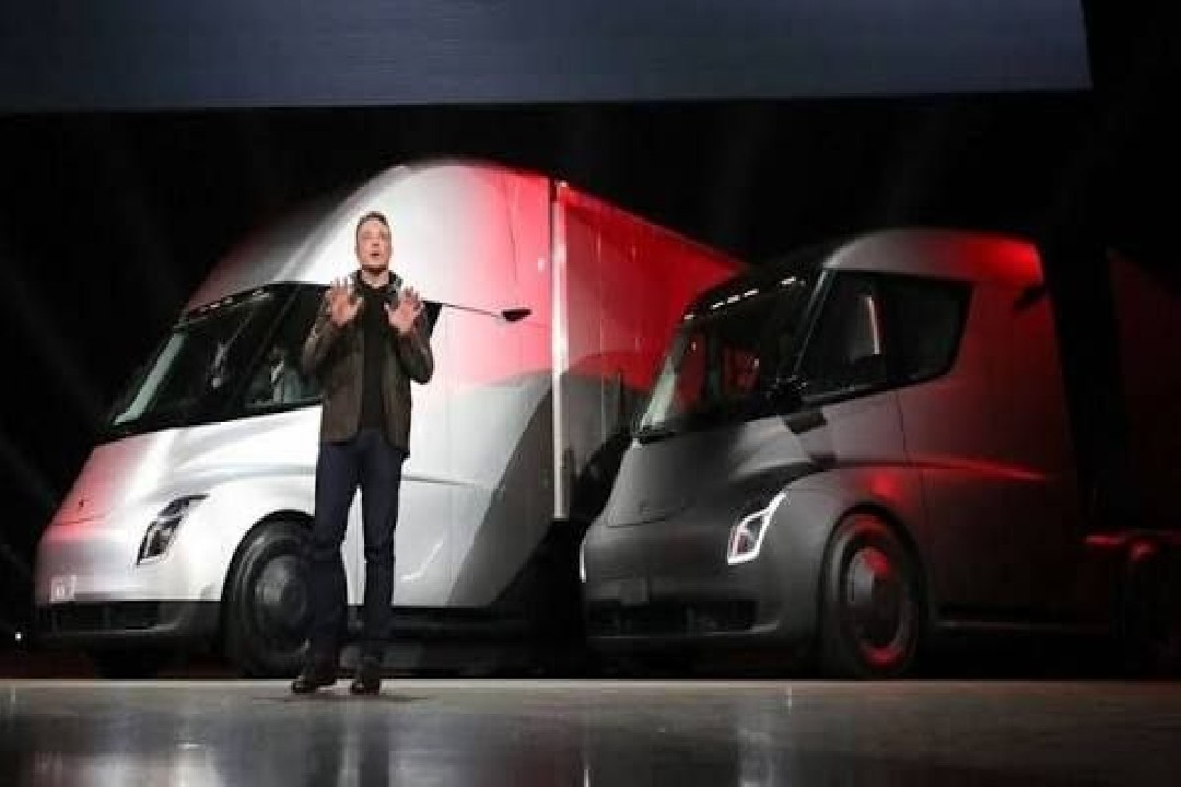 تسلا semi truck