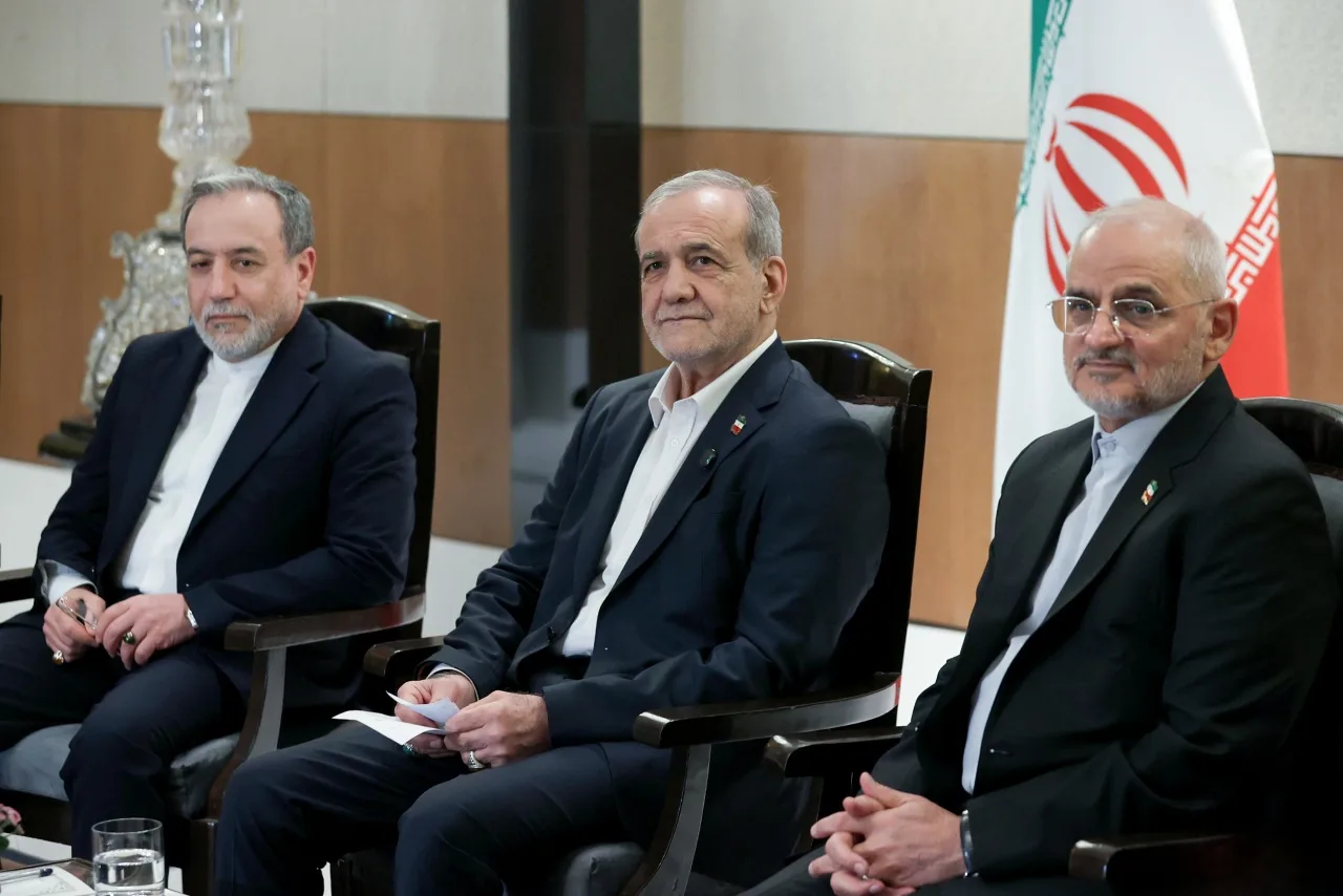 پس از دورکاری برای کمبود گاز، دولت سراغ دورکاری برای صرفه‌جویی در مصرف بنزین رفت